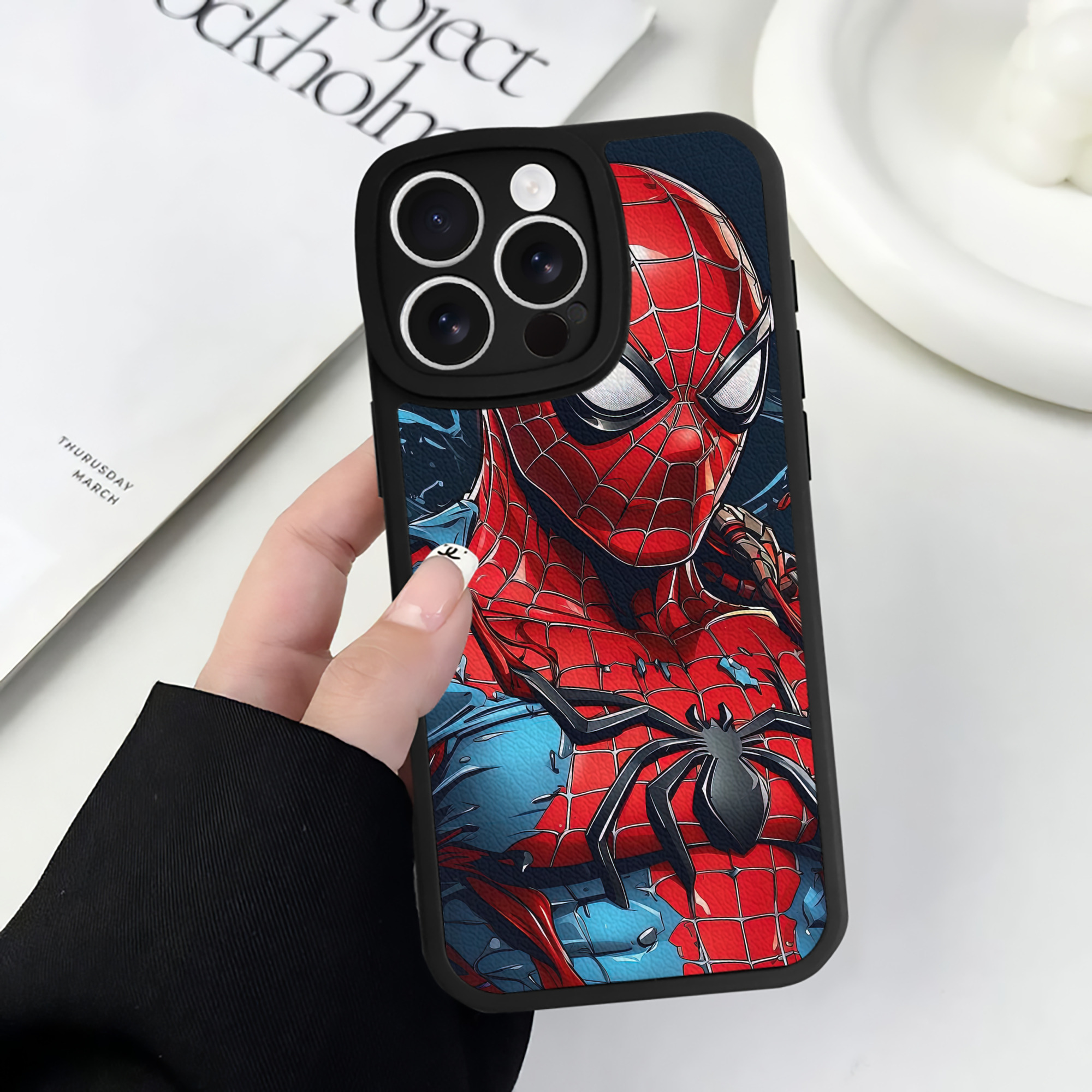 Spider Man スパイダーマン 【iPhone 16シリーズ対応】シリコンスマホケース（レザー調） 材質：シリコン